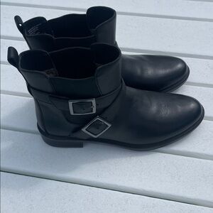 Umberto Raffini Sleek Black Leather Booties